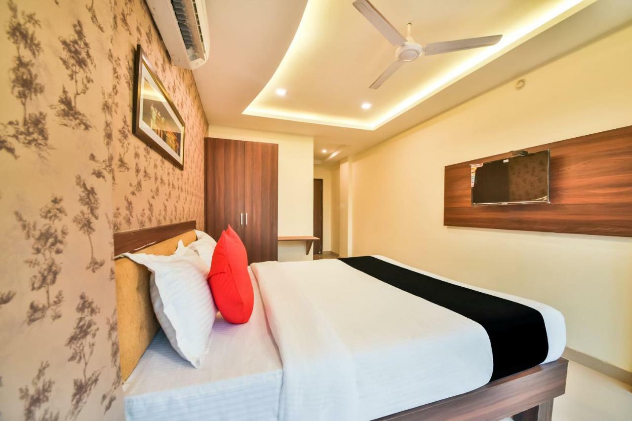Golden Feather Hotel Udaipur Exterior photo