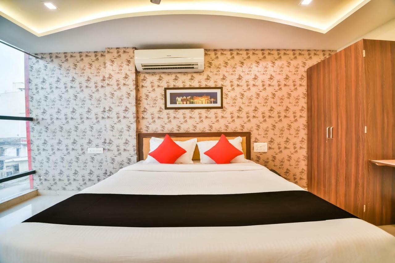 Golden Feather Hotel Udaipur Exterior photo